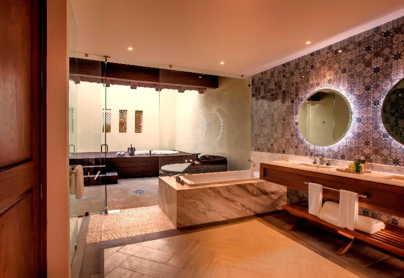 سوئیت جونیور با چشم‌انداز باغ, Krystal Grand Puerto Vallarta