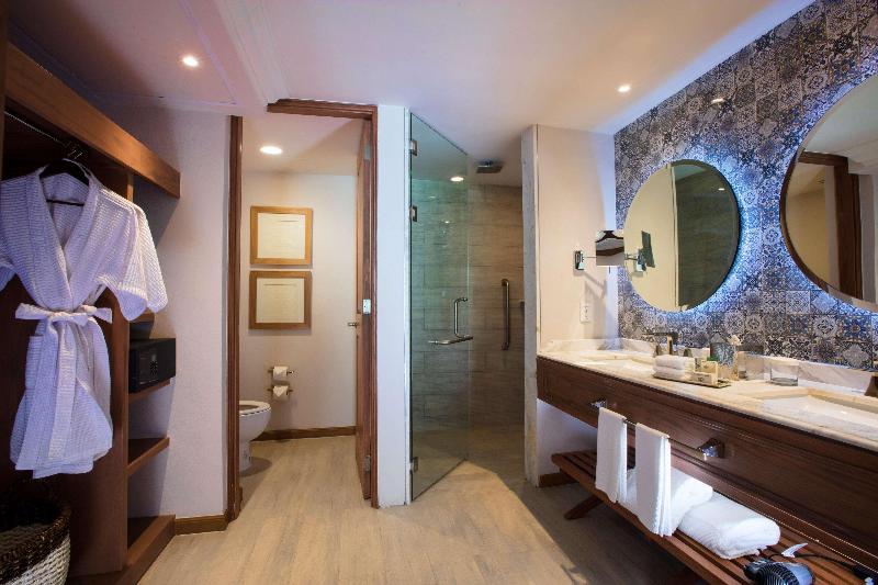 سوئیت جونیور با چشم‌انداز باغ, Krystal Grand Puerto Vallarta