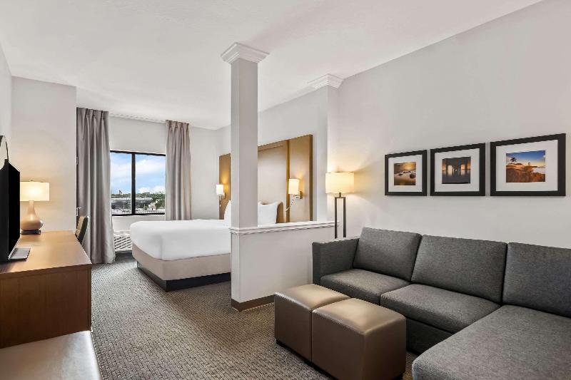 سوئیت جونیور با تراس, Krystal Grand Puerto Vallarta