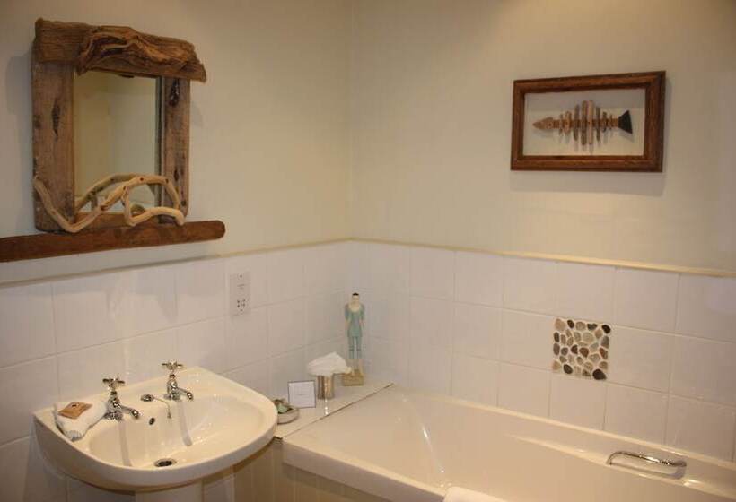 Quarto Estandar, Driftwood