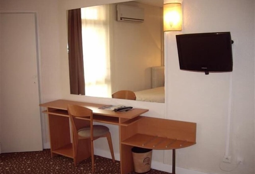 Номер Стандарт, Ours Blanc  Place Victor Hugo