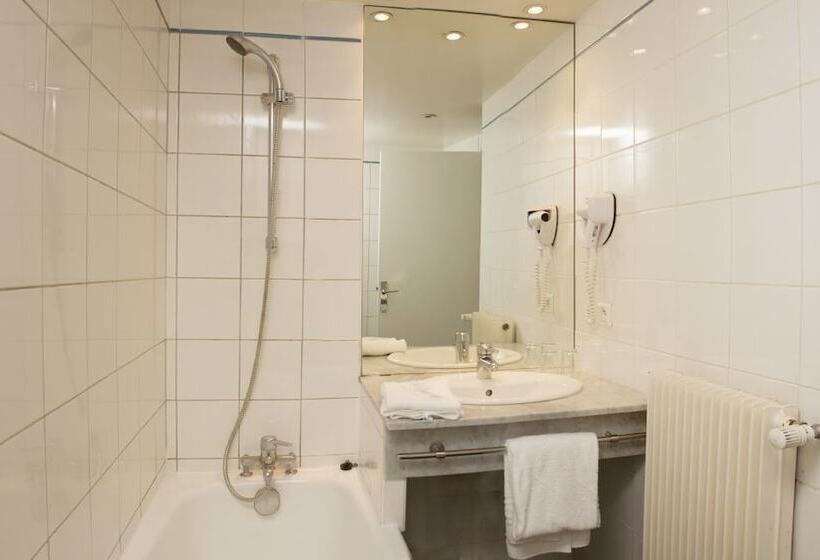 Четырехместный Номер Стандарт, Ours Blanc  Place Victor Hugo