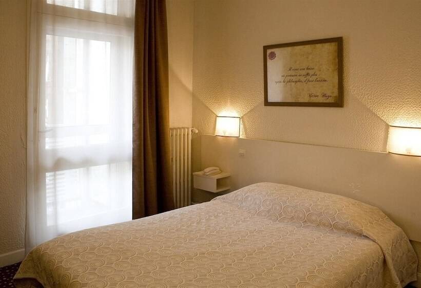 Четырехместный Номер Стандарт, Ours Blanc  Place Victor Hugo