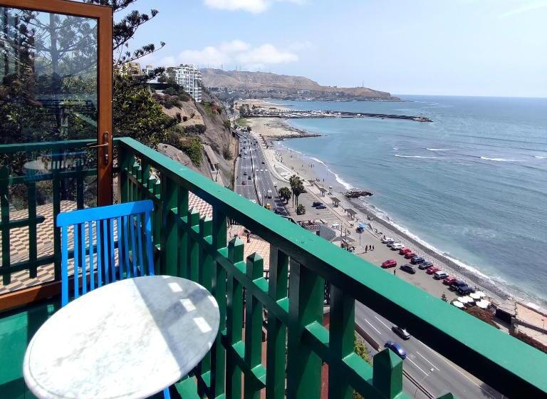 اتاق استاندارد با بالکن و چشم‌انداز دریا, Second Home Peru