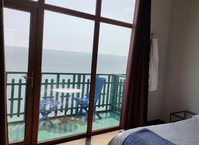 اتاق لوکس با بالکن و چشم‌انداز دریا, Second Home Peru