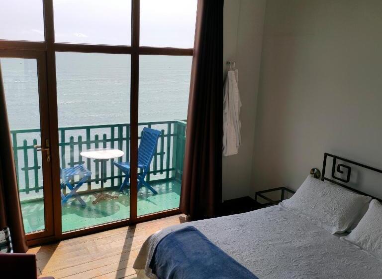 اتاق لوکس با بالکن و چشم‌انداز دریا, Second Home Peru