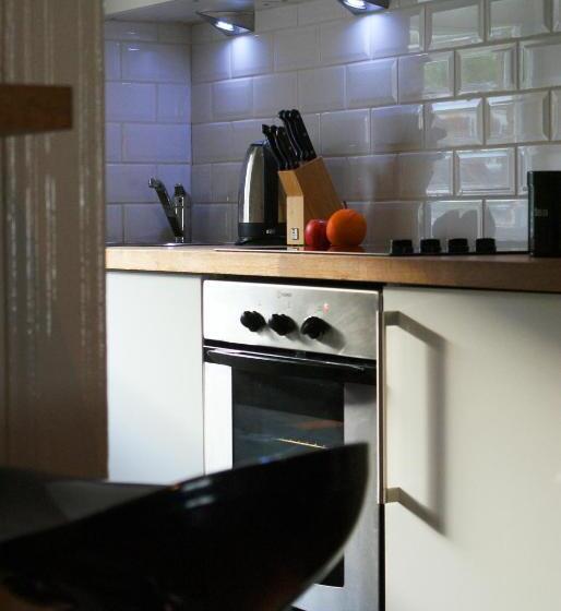 Апартаменты 3 Спальни, The Glen Mhor Apartments
