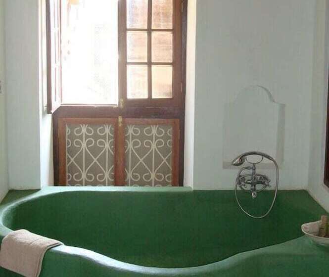اتاق لوکس, The Swahili House