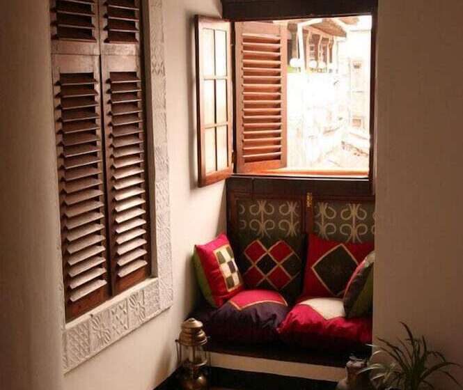 اتاق لوکس, The Swahili House