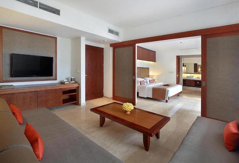 سوییت با چشم‌انداز استخر, The Magani Hotel And Spa