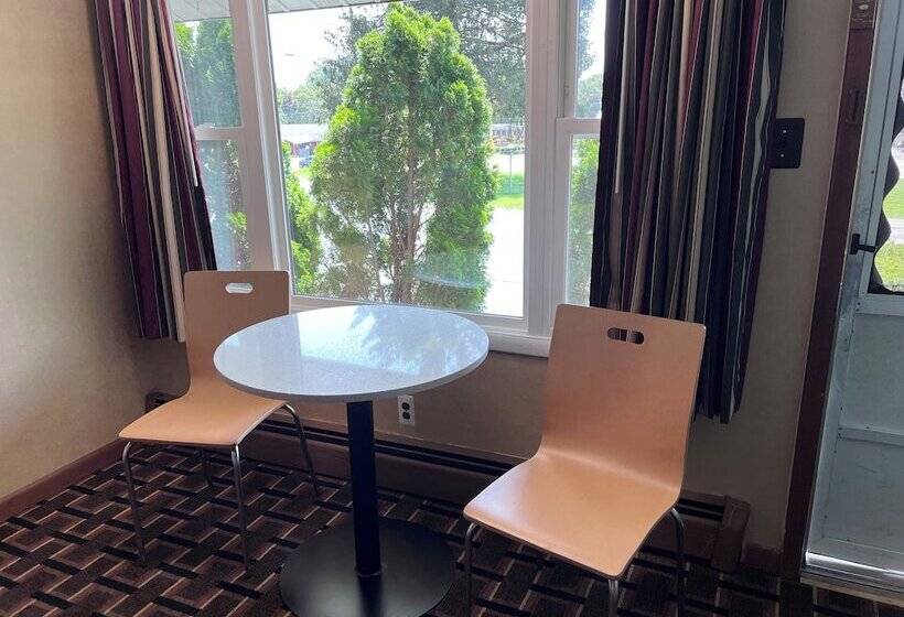 اتاق استاندارد با 2 تخت دوبل, Fairbridge Inn Express