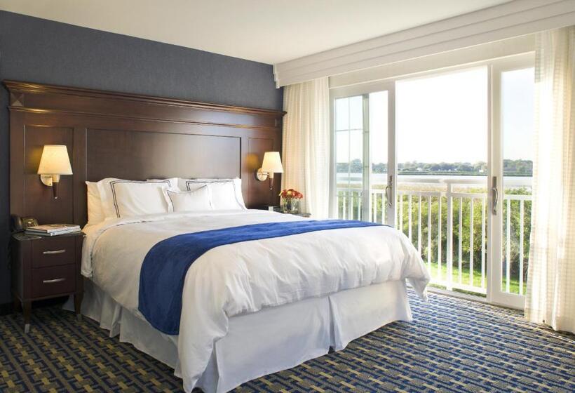 스위트 킹사이즈 침대, Newport Beach Hotel & Suites