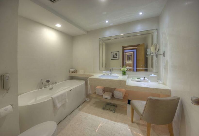 Люкс с гидромассажем, The Chateau Spa & Wellness Resort
