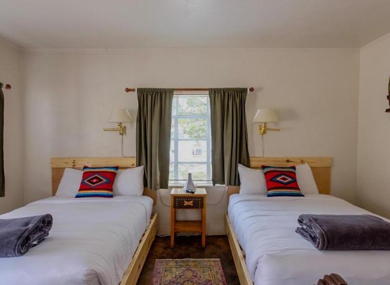 חדר סטנדרט לארבעה, Antelope Lodge