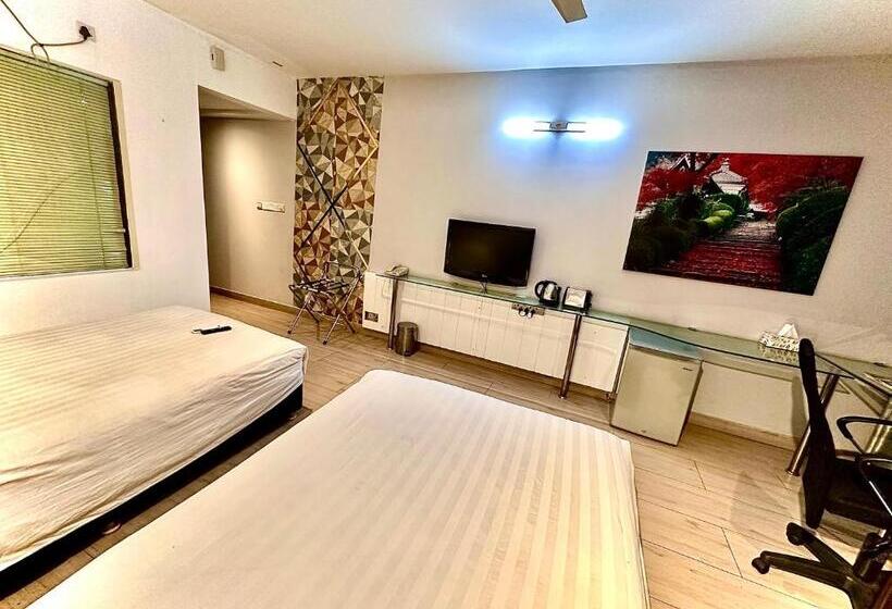 اتاق اجرایی, Contemporary Heights Hotel And Apartments