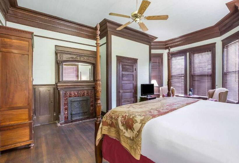 חדר סטנדרט עם מיטת קינג, Coombs Inn & Suites