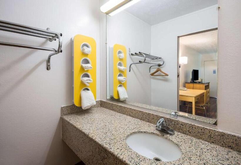 스탠다드 룸 킹사이즈 침대, Motel 6 Parkersburg, Wv