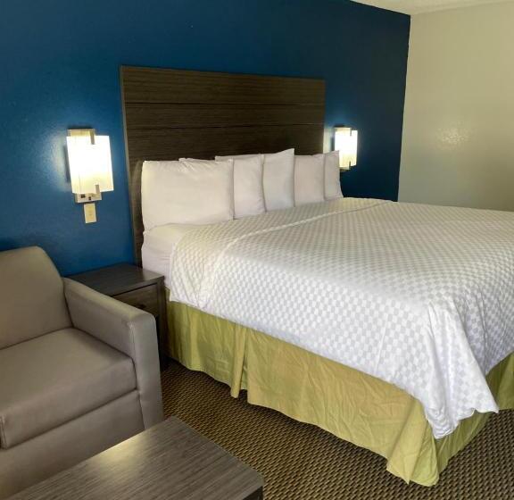 Люкс Кровать Кинг, Clairmont Inn & Suites   Warren