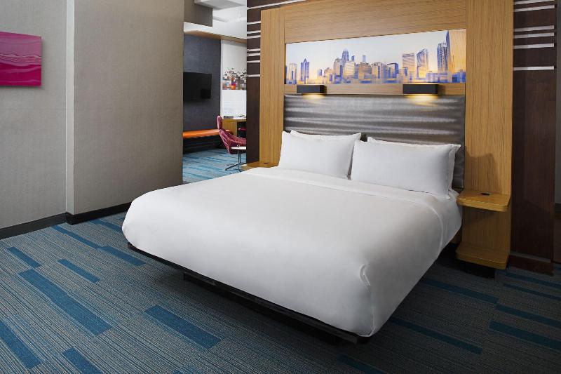 سوئیت با تخت بزرگ, Aloft Charlotte City Center