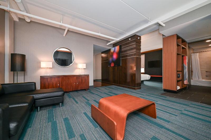 سوئیت با تخت بزرگ, Aloft Charlotte City Center