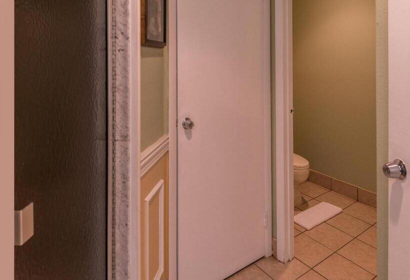 Люкс Deluxe Кровать Кинг, Inn Of The Dove Romantic Luxury & Business Suites