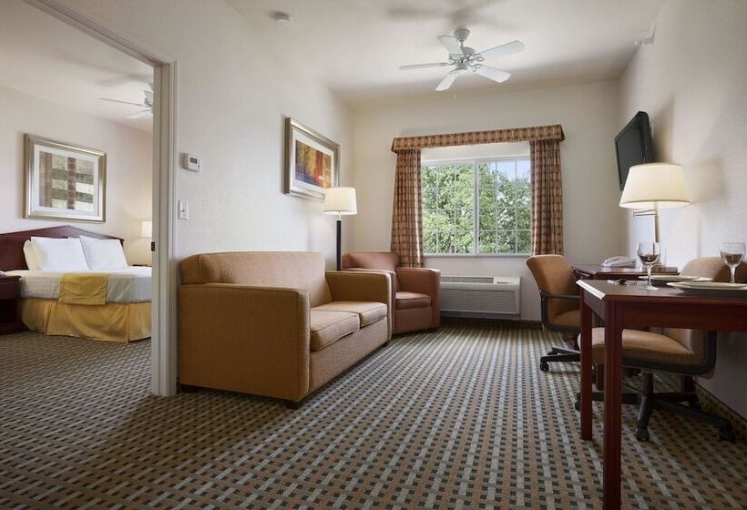 스위트, Days Inn & Suites By Wyndham Columbus Ne