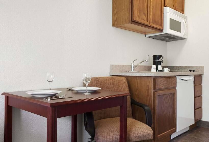 스위트, Days Inn & Suites By Wyndham Columbus Ne