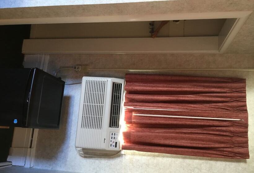 带2个双人床的标准工作室, The Springwater Inn