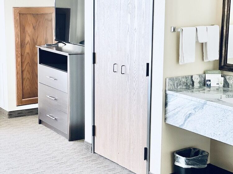 Люкс Deluxe Кровать Кинг, Americinn By Wyndham Green Bay East