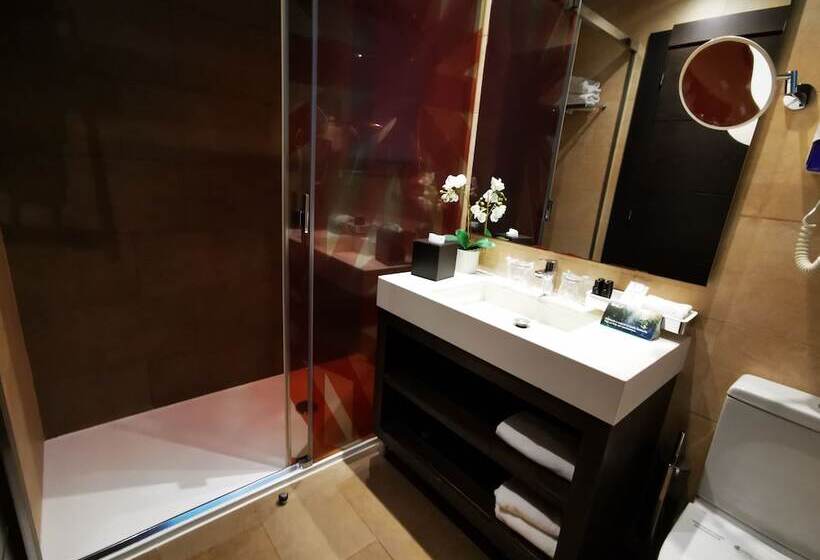 Люкс Вид на Бассейн, Indigo Barcelona   Plaza Catalunya 4sup, An Ihg