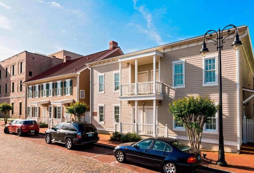 带大床的套房, Residence Inn Savannah Downtown Historic District