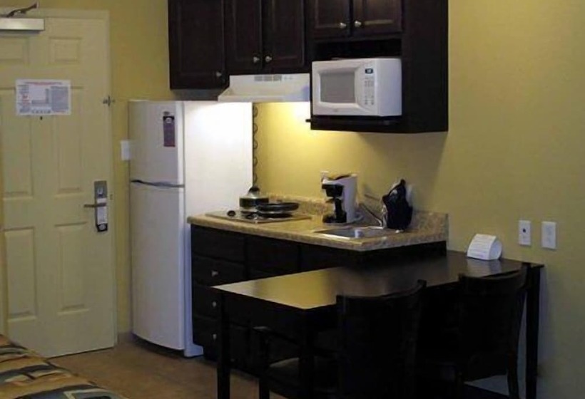 Люкс, Suburban Studios Near Camp Lejeune