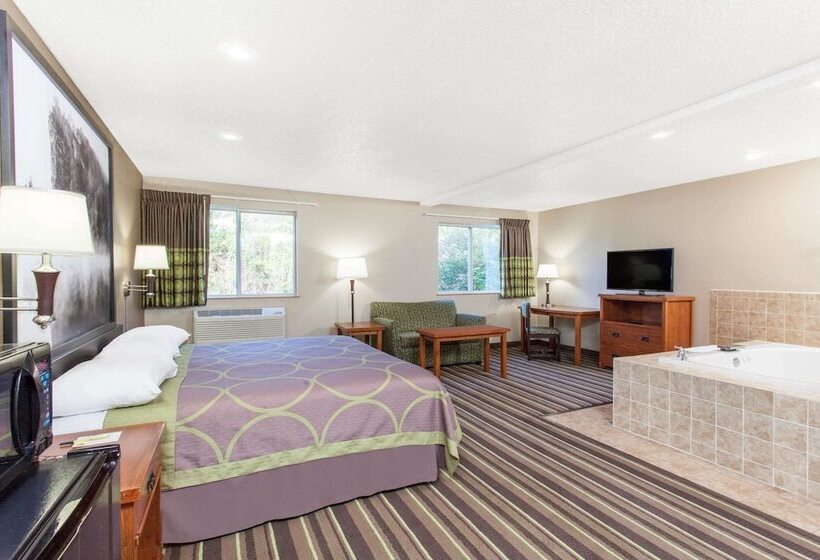 디럭스 스튜디오, Super 8 By Wyndham Richlands/claypool Hill Area
