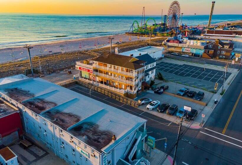 스탠다드 룸, Boardwalk Hotel Charlee & Apartments Beach Hotel Oceanfront