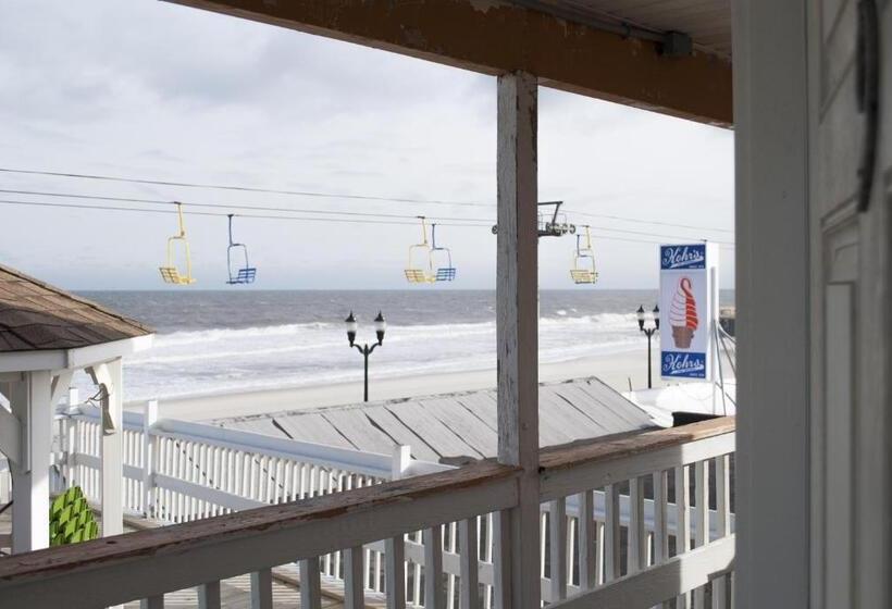 스탠다드 발코니 룸 바다 전망, Boardwalk Hotel Charlee & Apartments Beach Hotel Oceanfront