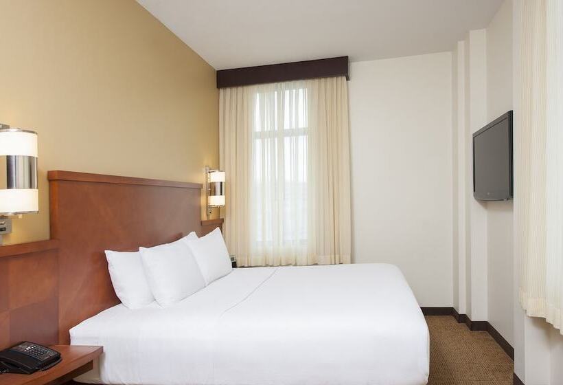سوئیت برای معلولان, Hyatt Place Des Moines/downtown