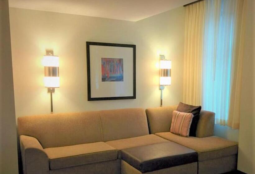 Standard Room Superior Floor, Hyatt Place Des Moines/downtown