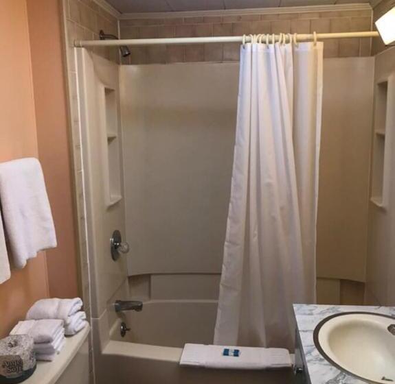 Апартаменты 2 Спальни, Simmons Motel And Suites