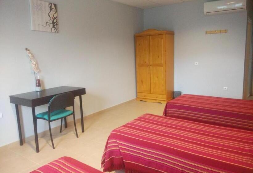 Номер Стандарт, Hostal La Molina