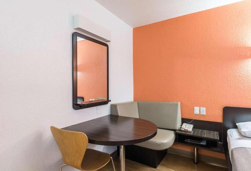 Четырехместный Номер Стандарт, Motel 6 uvalde, Tx