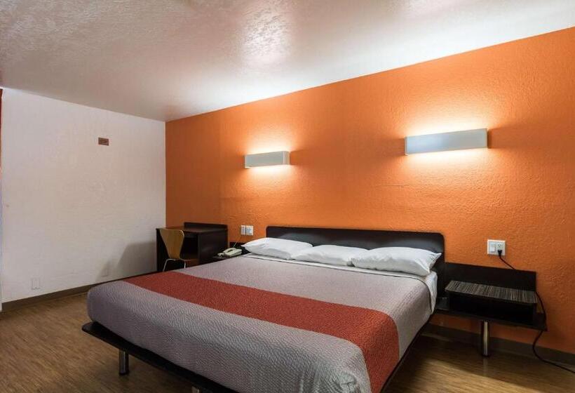 Номер Стандарт Кровать Кинг Адаптированный для Инвалидов, Motel 6 uvalde, Tx