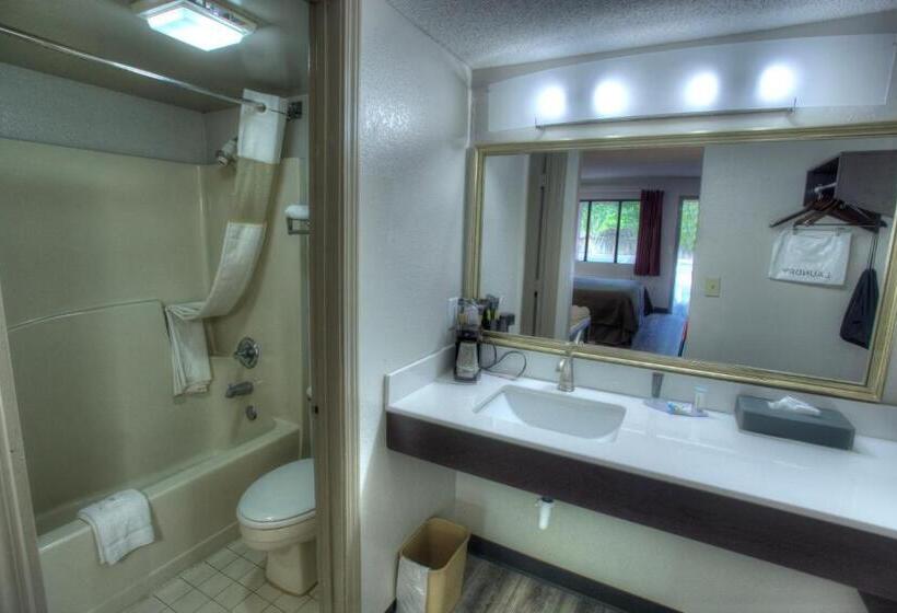 Люкс Повышенной Комфортности, Budgetel Inn And Suites Plus Helen
