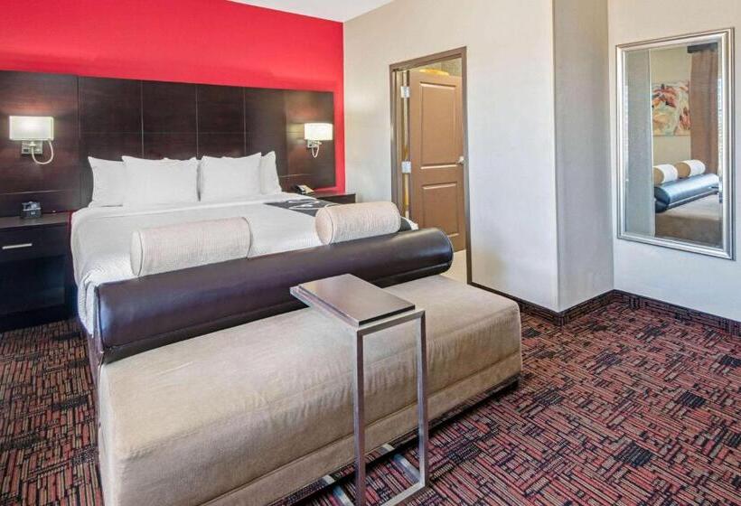 Family Suite, La Quinta By Wyndham Elk City