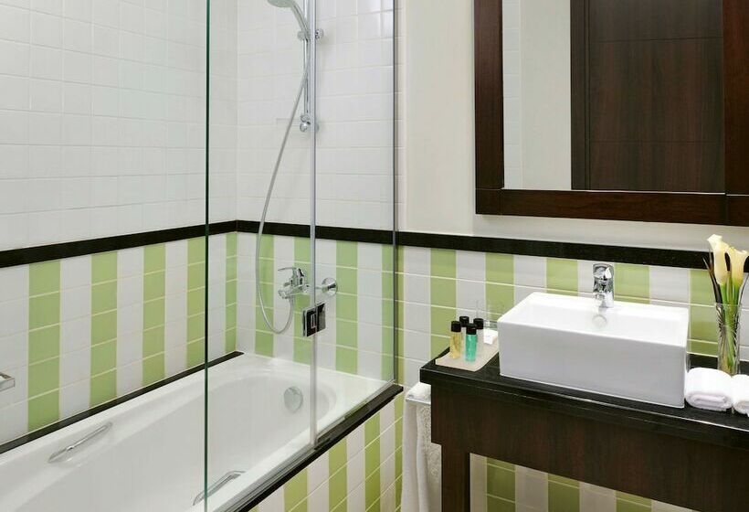 Deluxe Room, Mövenpick Hotel Apartments Al Mamzar Dubai