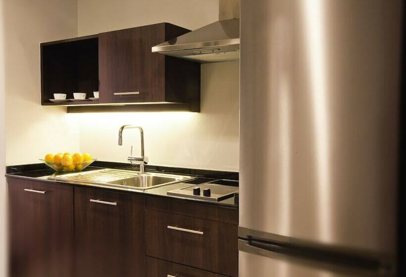 Superior Room, Mövenpick Hotel Apartments Al Mamzar Dubai
