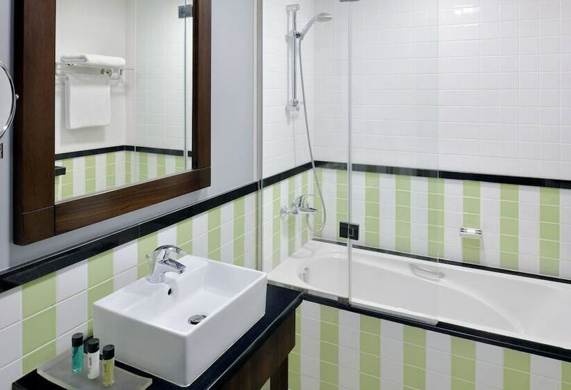 Superior Room, Mövenpick Hotel Apartments Al Mamzar Dubai