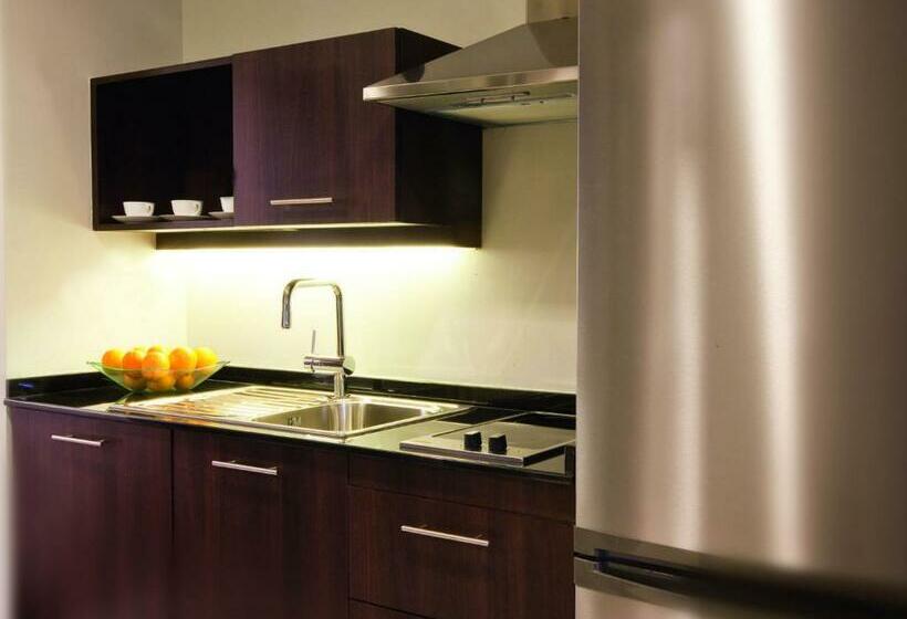 غرفة سوبيريور سرير كينج, Mövenpick Hotel Apartments Al Mamzar Dubai