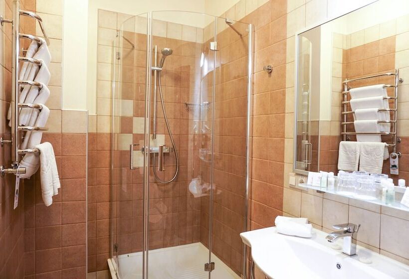 سوییت جونیور, Park Hotel Golosievo