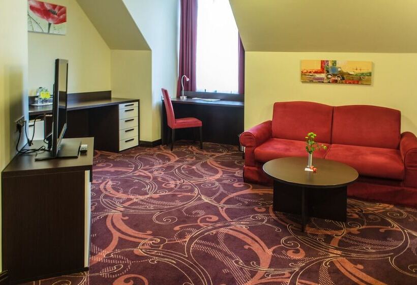 سوییت جونیور, Park Hotel Golosievo