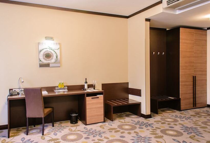 سوییت جونیور, Park Hotel Golosievo